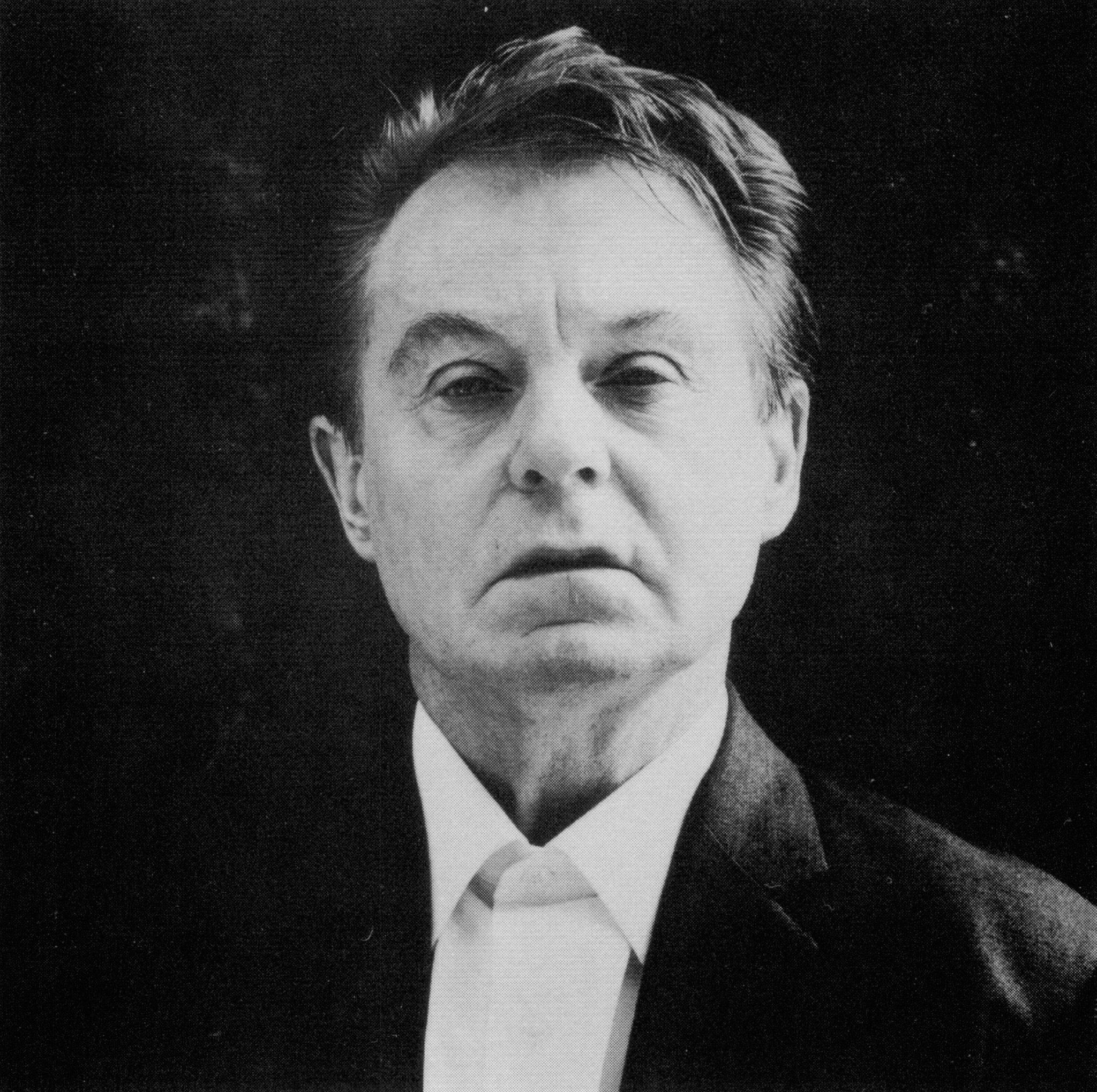 Derek Jacobi image