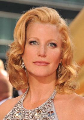 Anna Gunn image