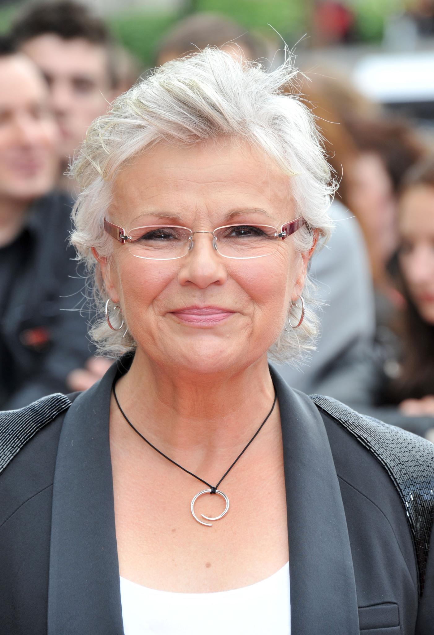 Julie Walters image