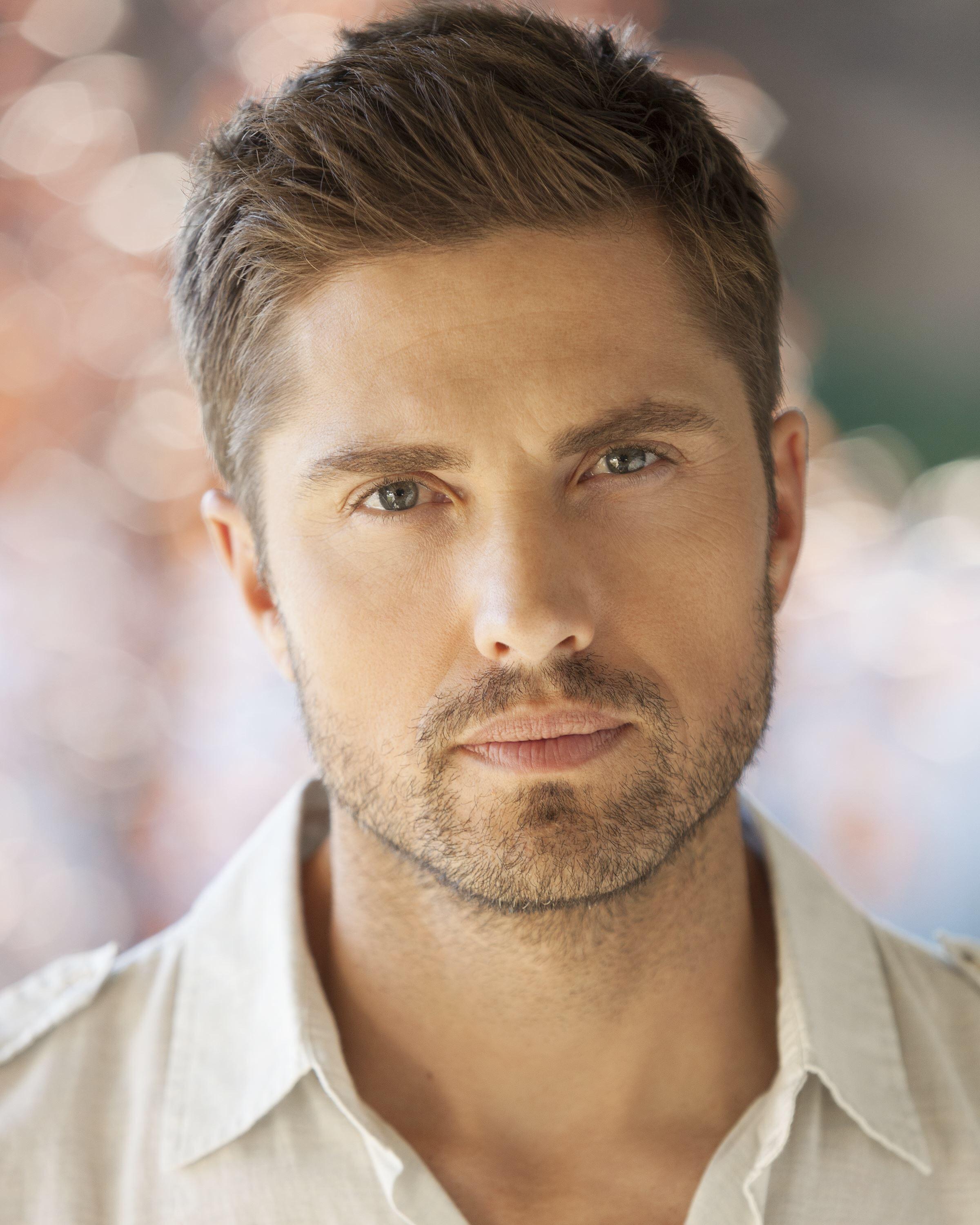 Eric Winter image