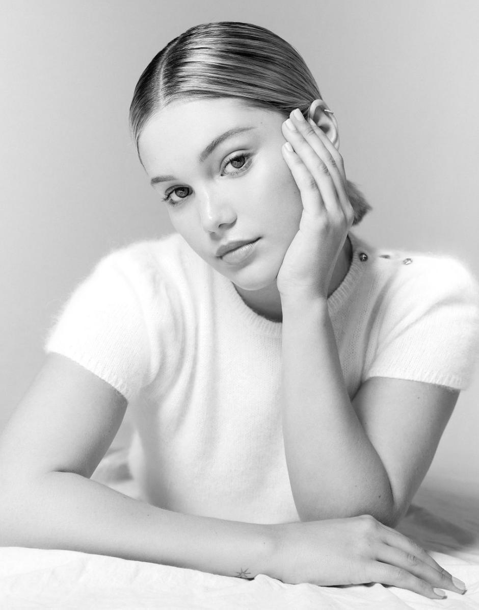 Olivia Holt image