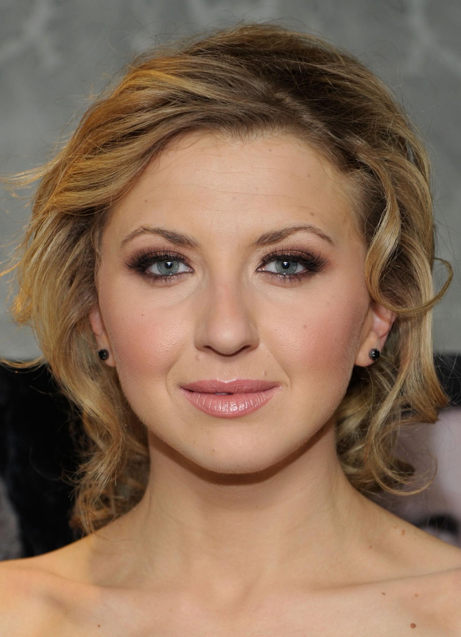 Nina Arianda image